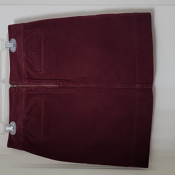 Loft Size 2 Burgundy / Wine Colored Corduroy Mini Skirt Excellent Used Condition - Picture 3 of 11